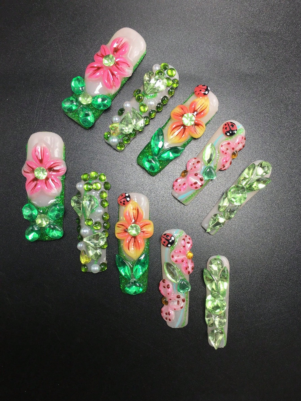 Garden Party press-on nails flowers and pearls