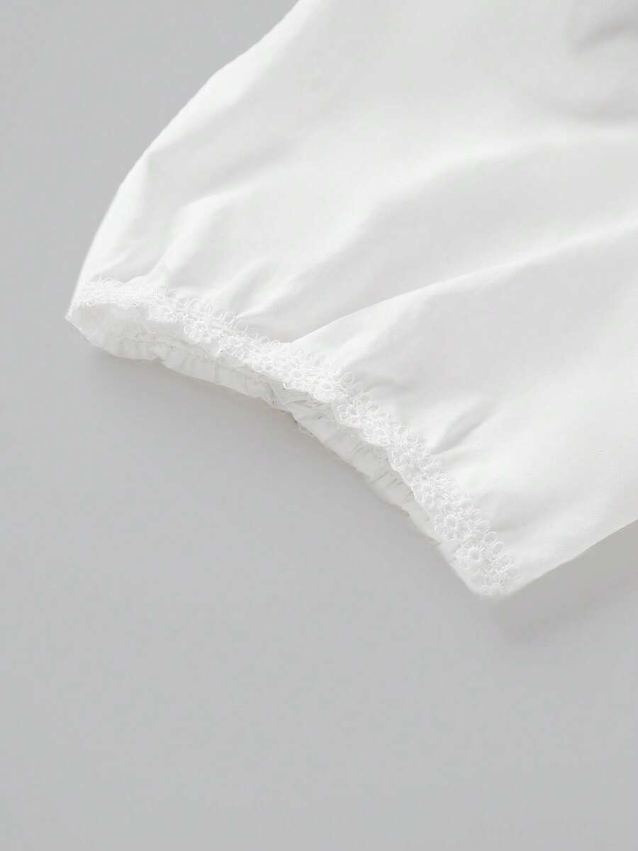 Puff sleeve detail