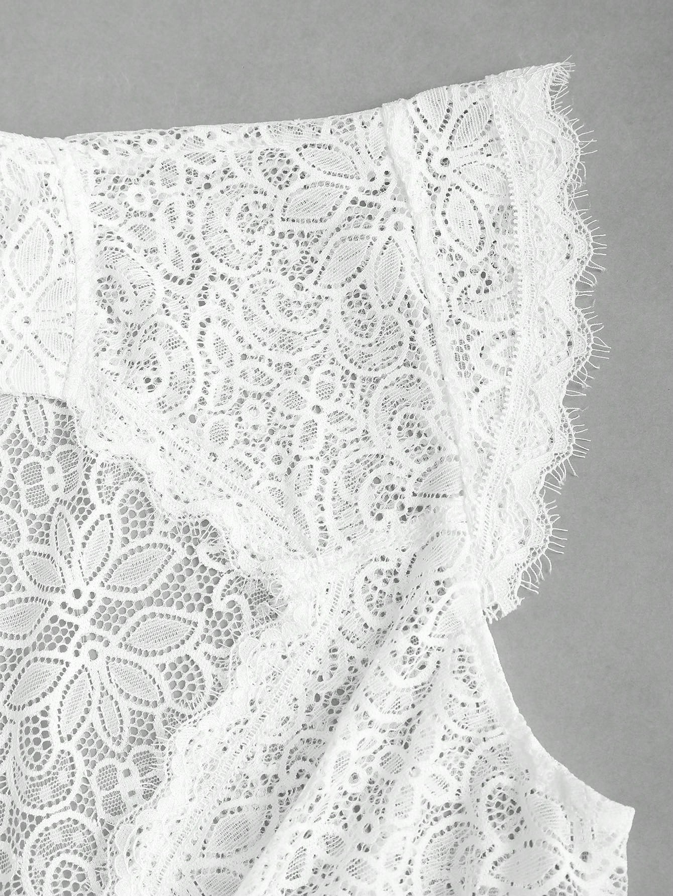 Scalloped eyelash lace cap sleeve detail