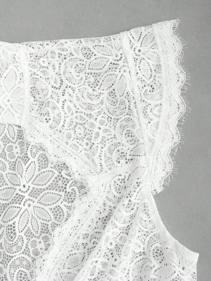 Scalloped eyelash lace cap sleeve detail