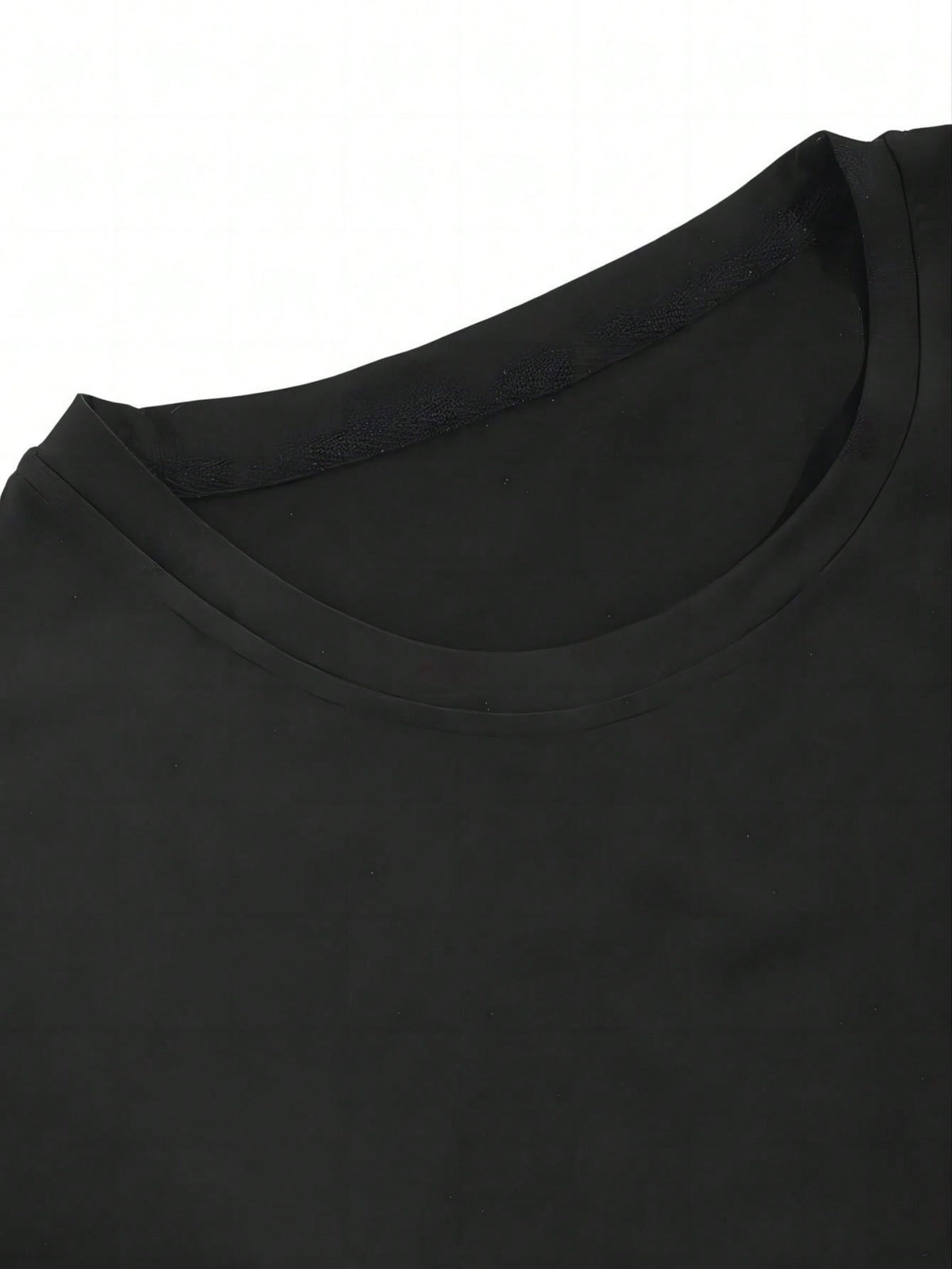 Crew neckline detail