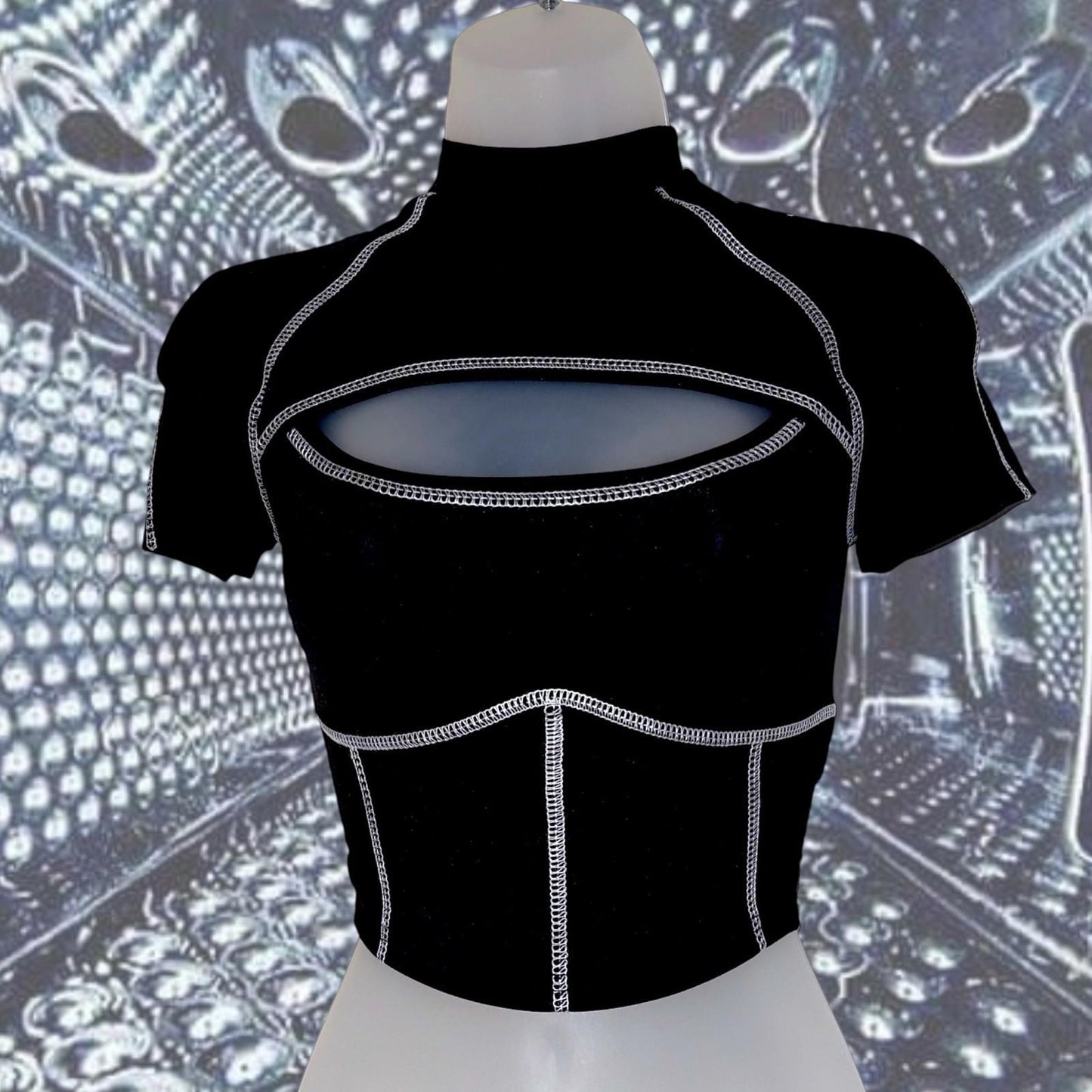 Voidline Cutout Tech Top - Long Sleeve Mesh Crop