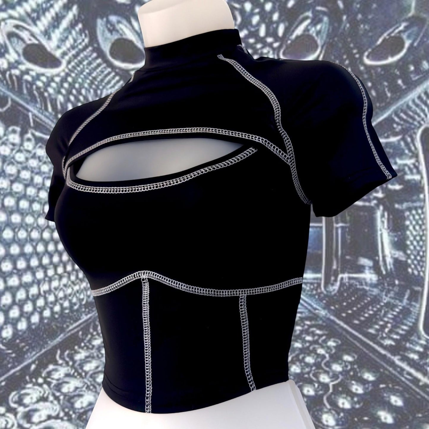 Voidline Cutout Tech Top - Long Sleeve Mesh Crop