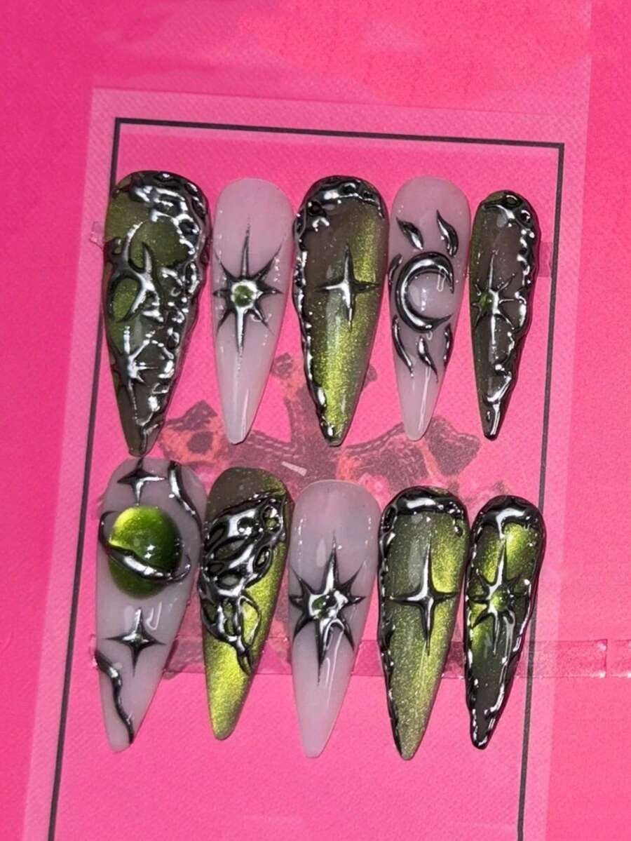 Moss Eclipse press-on nails star and moon detail