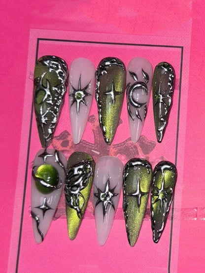 Moss Eclipse press-on nails star and moon detail