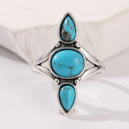 Front view of the three-stone turquoise ring face