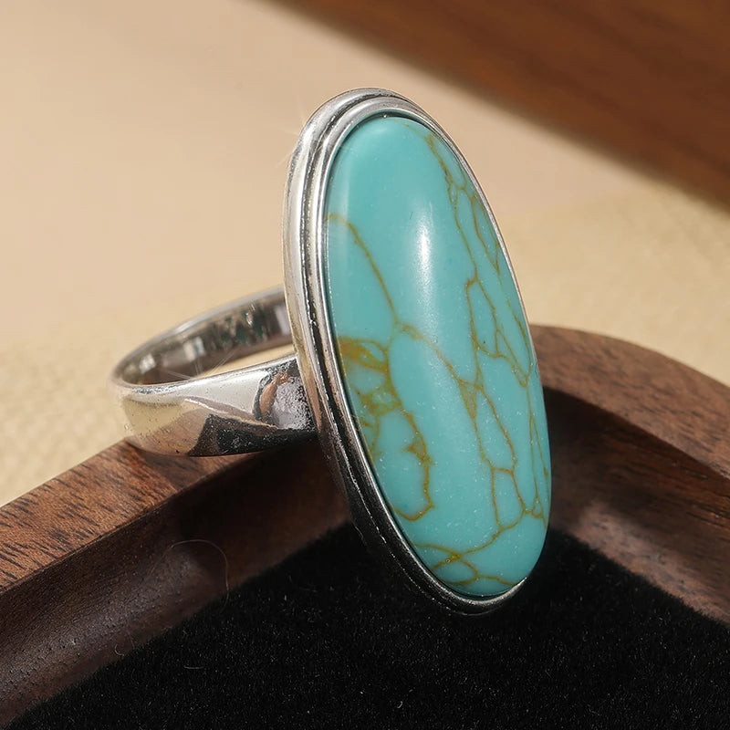 Close view of the bezel setting and veining