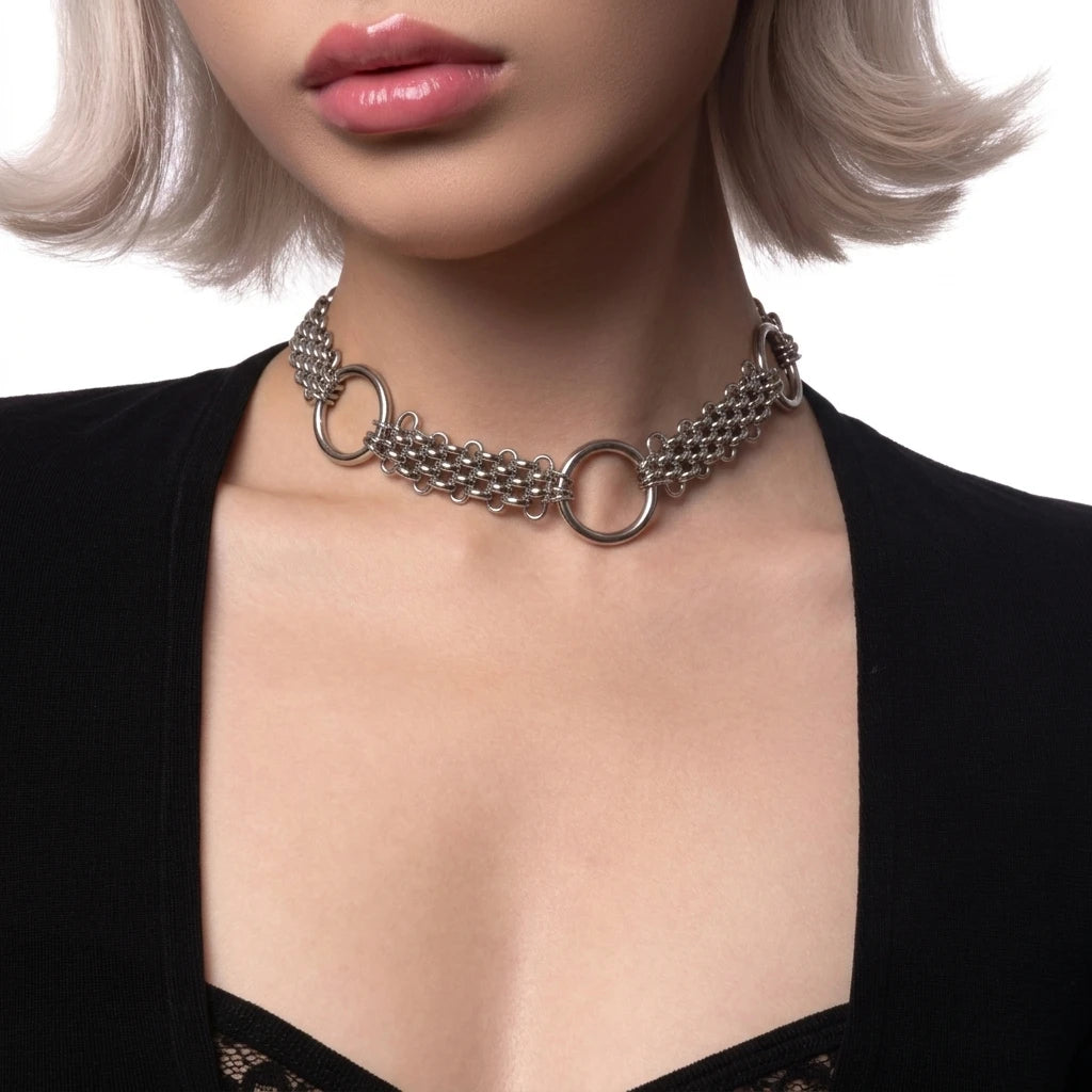 Front view of the chainmail choker on the collarbone
