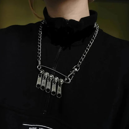 Chain row choker style