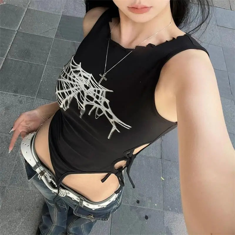 Spider web tank styled street look