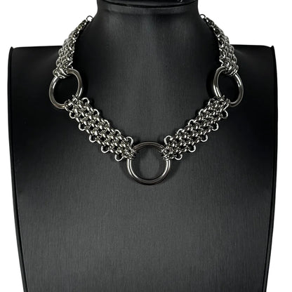 Detail of the triple-row chainmail links and side rings