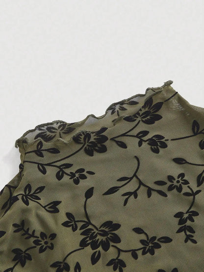 Ruffled sleeve and hem detail