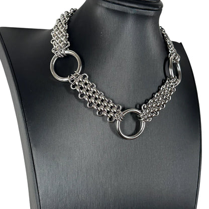 Chainmail choker on a display bust showing the center O-ring
