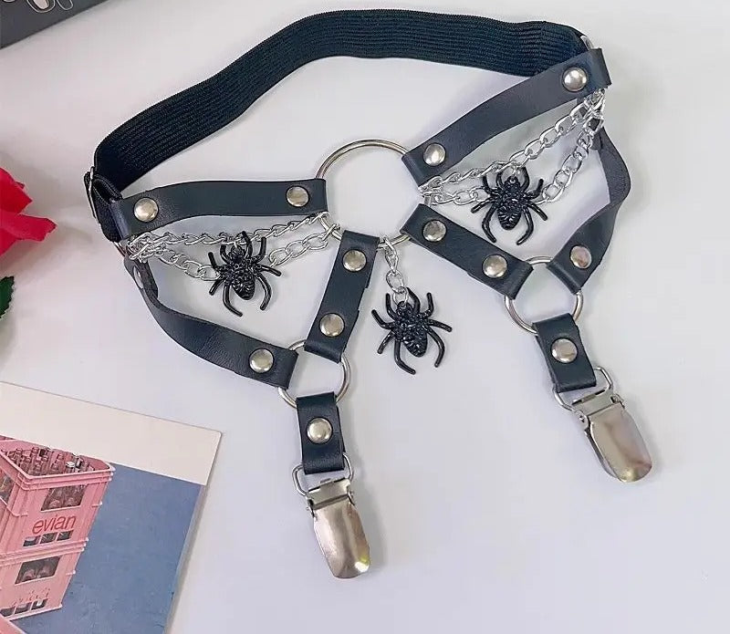 Widow Bite finish - spider charms, O-ring and silver chain