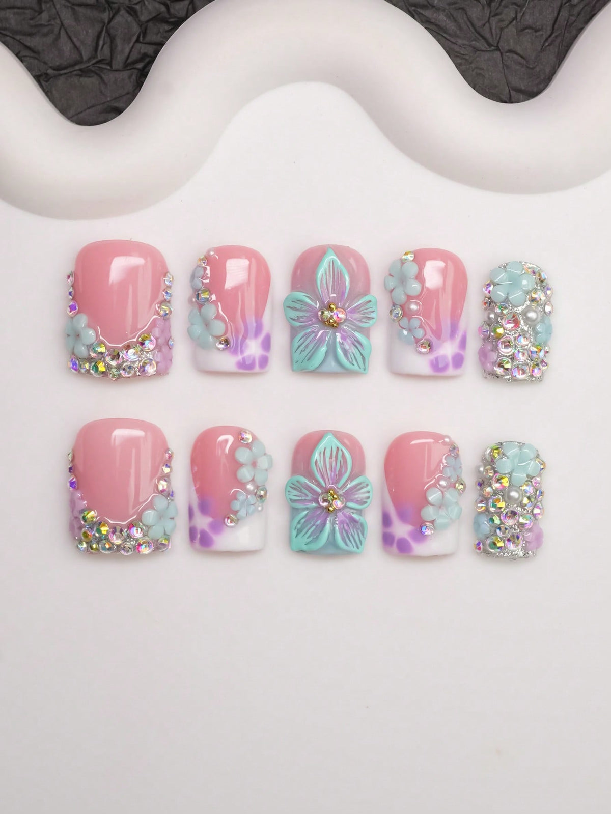 Hydrangea Haze short square press on nails, full set