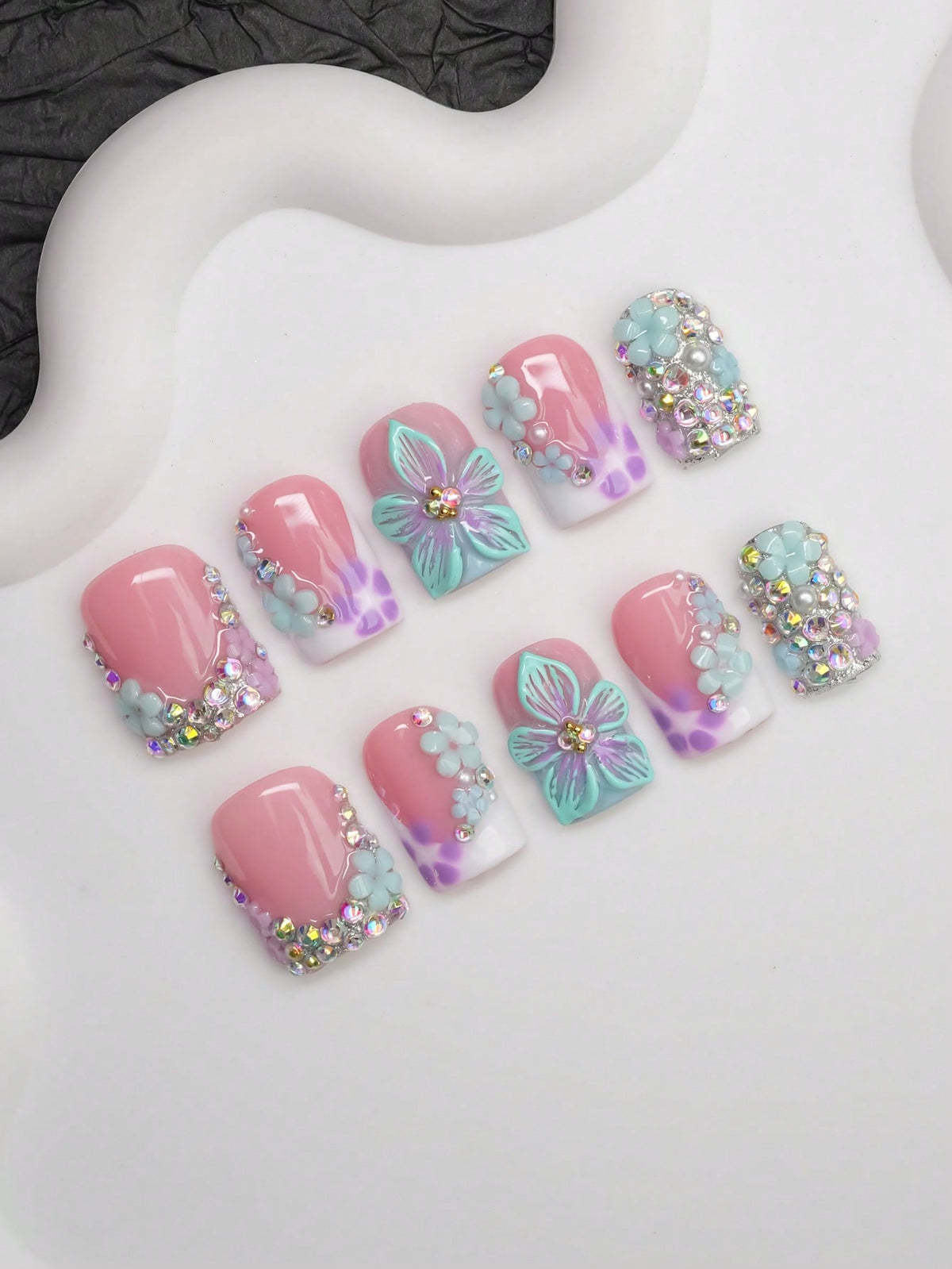 Hydrangea Haze press on nails on a white tray